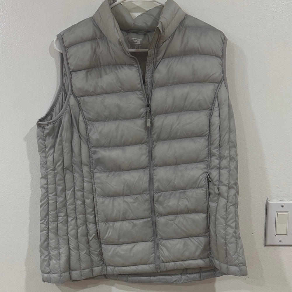 32 Degrees Light Gray Women's Quilted Vest